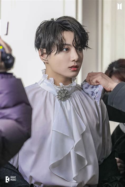 [bts News] 방탄소년단 정국 카타르 등장 ‘관심 집중 “새 프로젝트 촬영중” 뷰어스