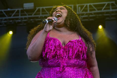 This Video Of Houston Native Lizzo Dancing In Front Of A Shipley Do Nuts Is Pure Joy Eater Houston