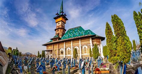 Der fröhliche Friedhof von Sâpanta in Rumänien SN at