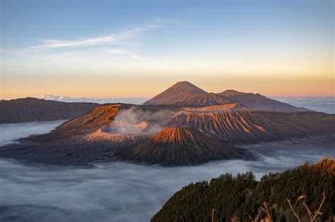 Menggali Keagungan Alam Eksplorasi Keindahan Gunung