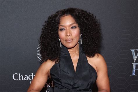 Angela Bassett At The Black Panther Wakanda Forever Smithsonian Screening Tom Lorenzo