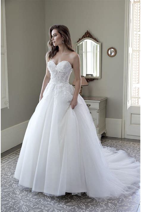 Los Vestidos De Novia Que Hacen Una Oda Al Corte Princesa Son De