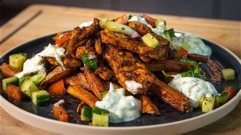 Saftiges Gyros Aus Der Pfanne Mit Pommes Salat Und Tzaziki I