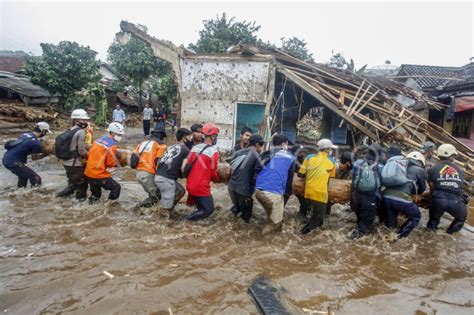 Banjir Bandang Sukabumi Antara Foto