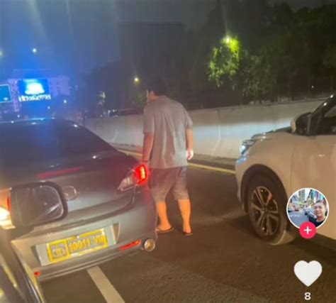 Viral Tiktok Aksi Koboi Mobil Berplat Polri Bawa Pistol Marah Marah Di