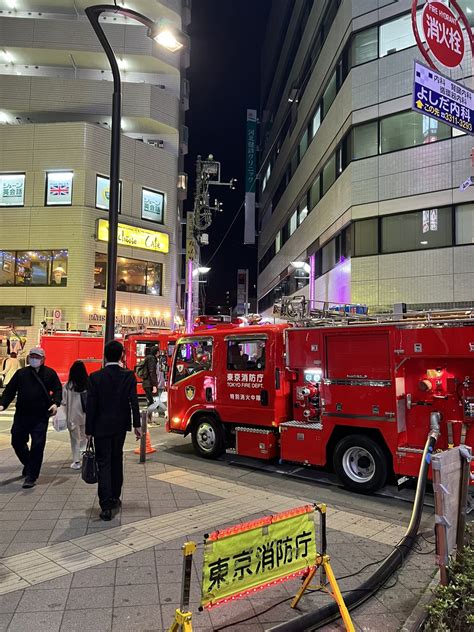 【火事】東京都杉並区高円寺南4丁目 高円寺駅南口 Okストア付近のビル建物から黒煙上がる火災！「めっちゃ消防車走りまくってる」現地の画像まとめ