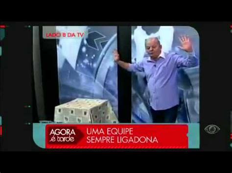 apresentadores do Programa Agora é Tarde transmitido por uma emissora