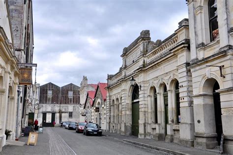 Construções Antigas Ao Longo De Uma Rua Velha Do Porto Em Oamaru Nova