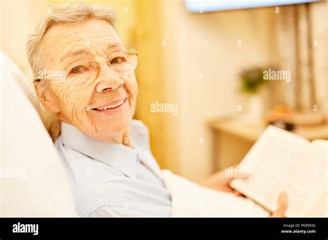 Senior Retired Citizen Hi Res Stock Photography And Images Alamy