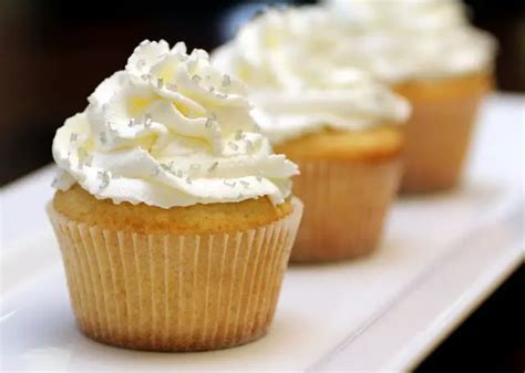 Vanilla Cupcakes With Sweetened Whipped Cream Frosting Recipe Snobs