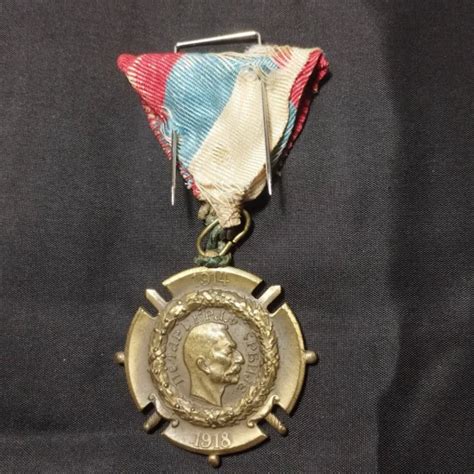 T10N BELLE MÉDAILLE militaire commémorative serbe guerre 14 18 french