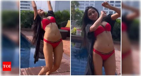 Video Shweta Sharma Grooves To The Famous Song Mi Gente In A Red Bikini Bhojpuri Movie News