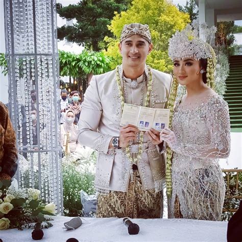 8 Momen Romantis Di Pernikahan Ali Syakieb Dan Margin Yang Bikin Baper