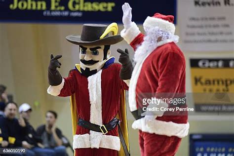 40 La Salle Explorers Mascot Stock Photos, High-Res Pictures, and ...