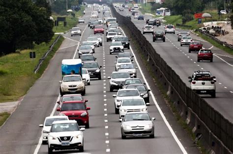 Fluxo Intenso Nas Rodovias Do Paran Neste S Bado Come A A Amenizar