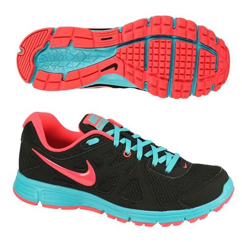 Nike revolution