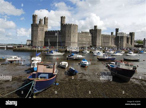 CAERNARFON CASTLE WALES Stock Photo - Alamy