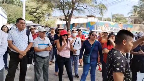 Piura Docentes Y Trabajadores De Salud Protestan Por Falta De Pagos