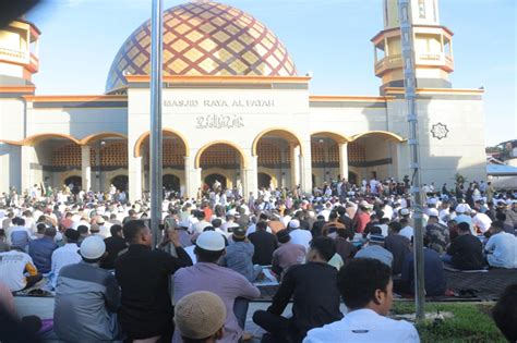 Ribuan Umat Muslim Sholat Idul Adha Di Masjid Raya Al Fatah Siwalima