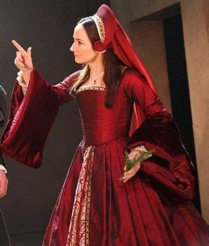 Anne Boleyns Red Gown Wolf Hall Aldwych Theatre Tudor