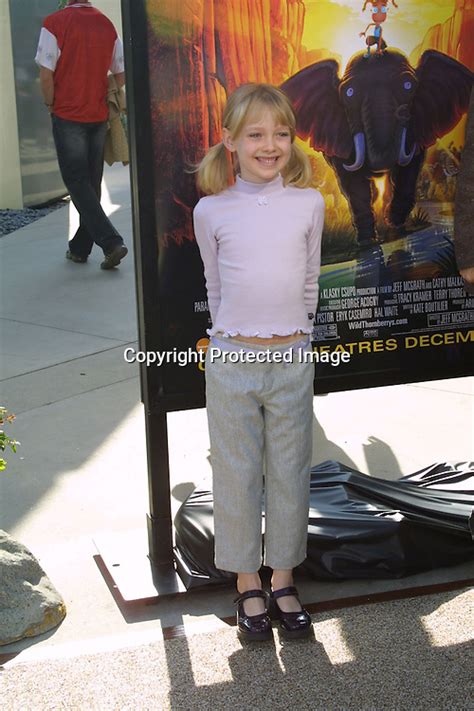 Dakota Fanning Charlie And The Chocolate Factory