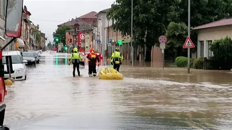 Emilia Romagna Allarme Sanitario Dopo L Alluvione Rischio Malattie