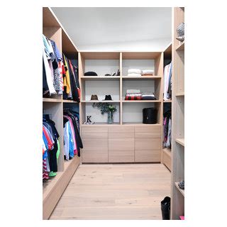 Belcarra Road Master Walk In Closet Contemporain Armoire Et