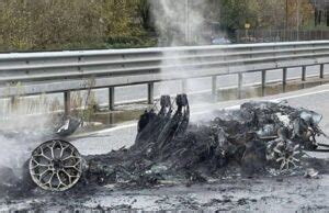 Con La Lamborghini Huracan A 300 Km H In Autostrada Poi Lo Schianto In