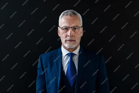 Premium Photo Confident Stylish Senior Businessman Wearing Glasses