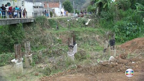 Vídeo Moradores cobram construção de ponte em Campo Grande RJ1 G1