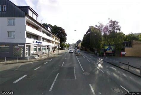 W Unfall Zwischen Auto Und Kleinkraftrad Wuppertal Total Aktuelle