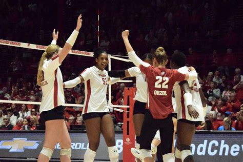 No 1 Badgers Sweep Arizona Continue Fierce Start To The Season The Daily Cardinal