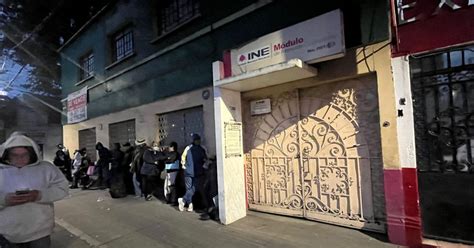 Vence el plazo Abarrotan módulos del INE en CDMX para sacar credencial