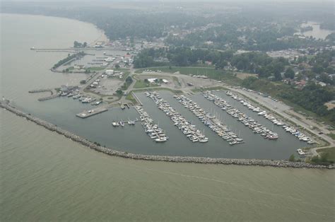 Port Dover Harbour Marina In Port Dover On Canada Marina Reviews