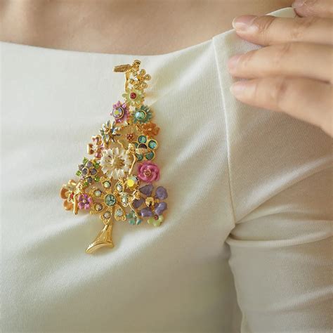 Cute Christmas Tree Brooch Exquisite Rhinestone Badges Enamel Brooch