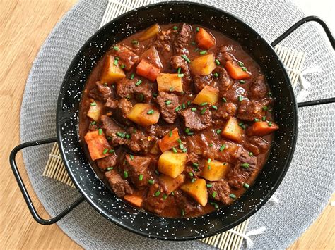 Goulash de ternera guiso típico de Hungría Cooking the Chef