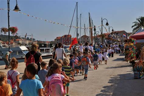 Slobodna Dalmacija Predstavljena Poznata Manifestacija U Starom Gradu