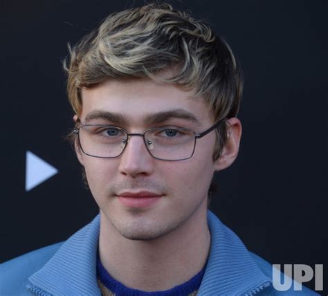 Photo Miles Heizer Attends Netfix S 13 Reasons Why Premiere In Los Angeles Lap2017033037