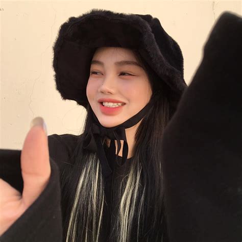 Pin By Sun On Ulzzang Ulzzang Girls Winter Hats Ulzzang Aesthetic