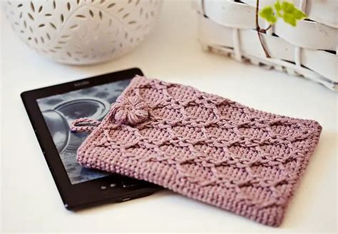 [free Pattern] One Of The Most Beautiful Crochet Kindle Cover You Ll Ever See Daily Crochet