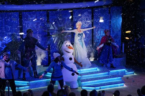 Queen Elsa Joins The Freezing The Night Away Party Flickr