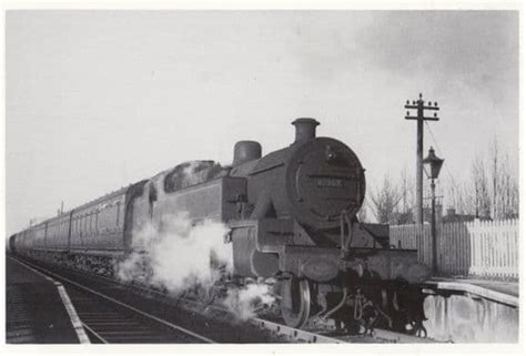 Train 42357 At Bramhall Station On Christmas Eve Macclesfield Railway