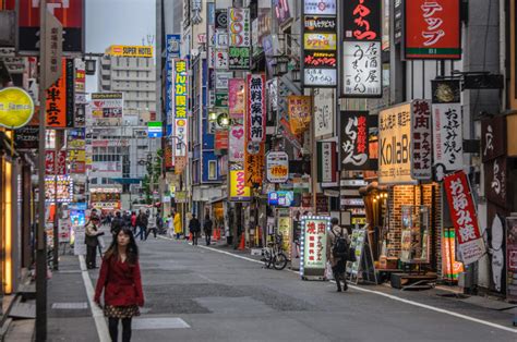 Kabukicho What To Do And What To Avoid In Japan S Infamous Red Light District Tsunagu Japan