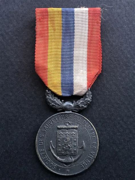 Ancienne Medaille Soci T Des Sauveteurs Du Dept De La Vienne Non