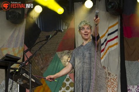 Declan Mckenna Op Welcome To The Village Zondag Foto Op Festivalinfo