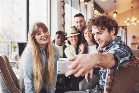 Selfie De Jóvenes Adolescentes Sonrientes Divirtiéndose Juntos Mejores