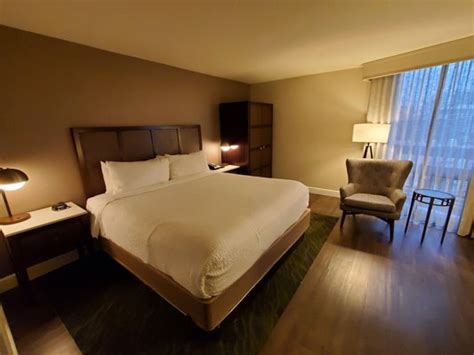 FOUR POINTS BY SHERATON SAN DIEGO DOWNTOWN LITTLE ITALY - 323 Photos & 393 Reviews - Hotels ...