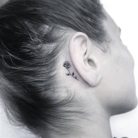 30 Charming Behind The Ear Tattoos For Ladies In 2020 Tiny Tattoo Inc