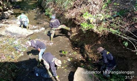 Satgas Citarum Sektor 21 18 Bebersih Sungai Di Pangalengan Sepanjang