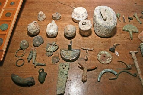 Traffico Internazionale Di Reperti Archeologici 19 Arresti Tra